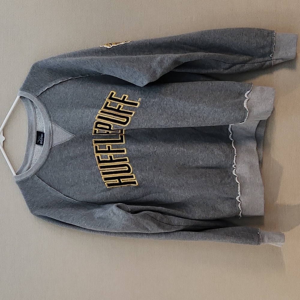 The Wizarding World of Harry Potter Hufflepuff Sweatshirt Size Large